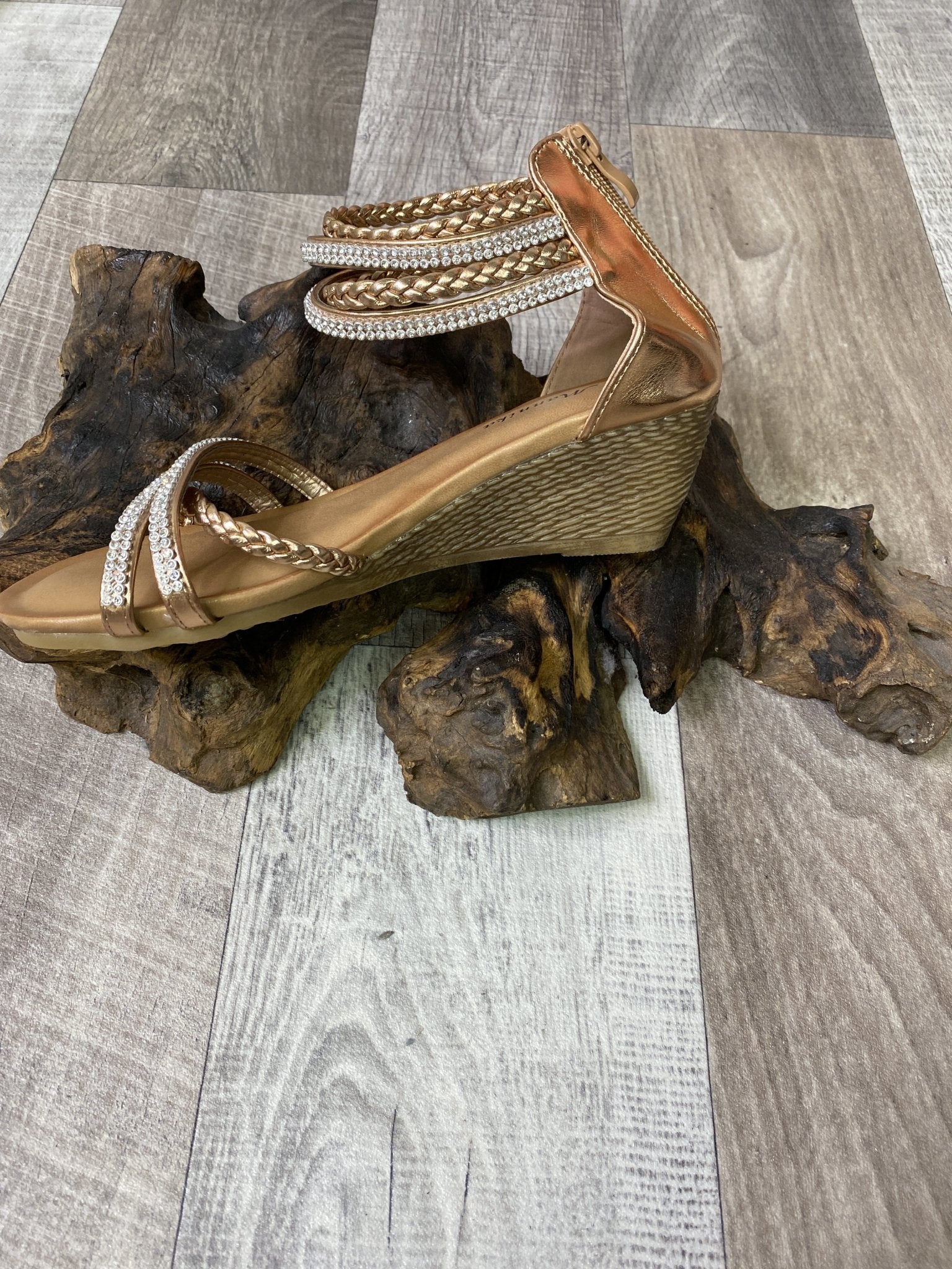 Goose with sandals clearance