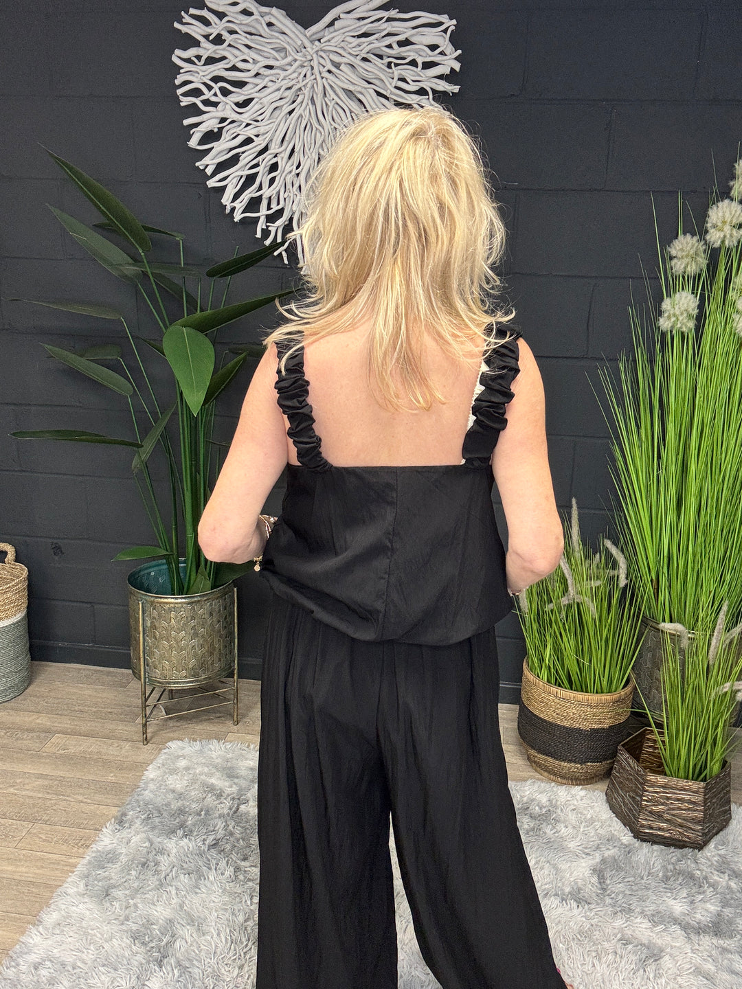 Anouska Bubble Hem Top Black
