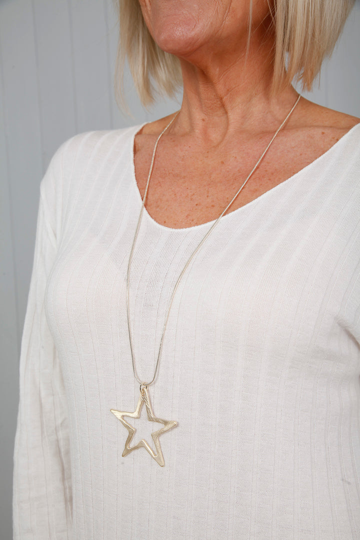 Open Star Pendant Necklace Gold