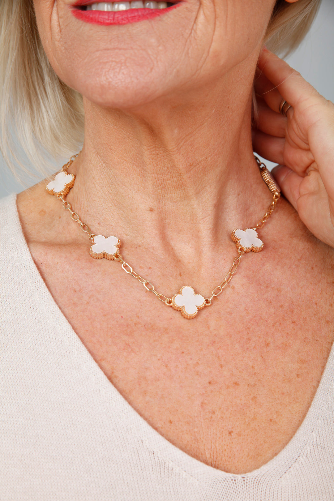 White/Gold Large Celeste Clover Short Necklace