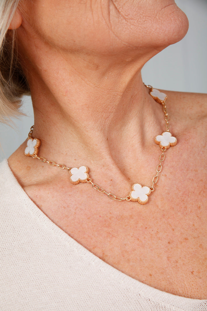 White/Gold Large Celeste Clover Short Necklace