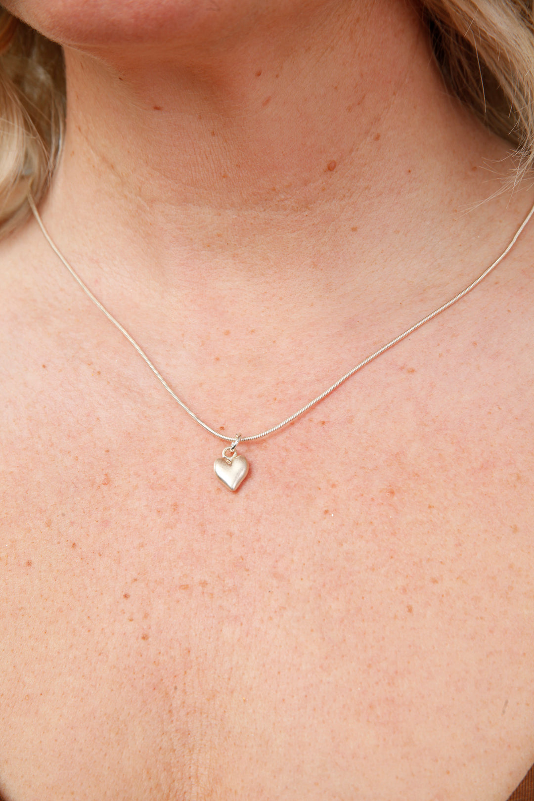 Dainty Heart Necklace Pale Gold