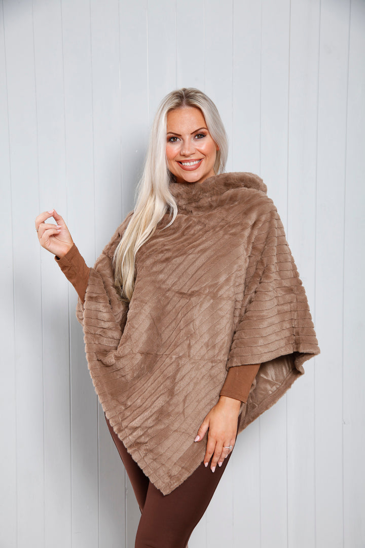 Fia Fluffy Poncho Taupe