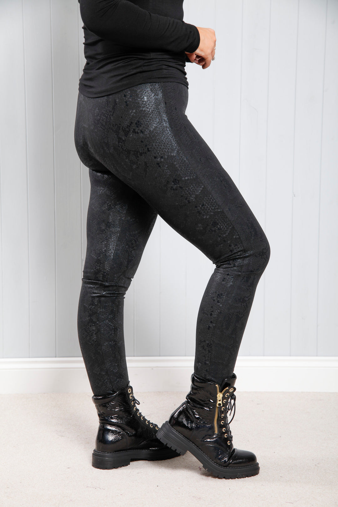 Black Snakeprint Leggings