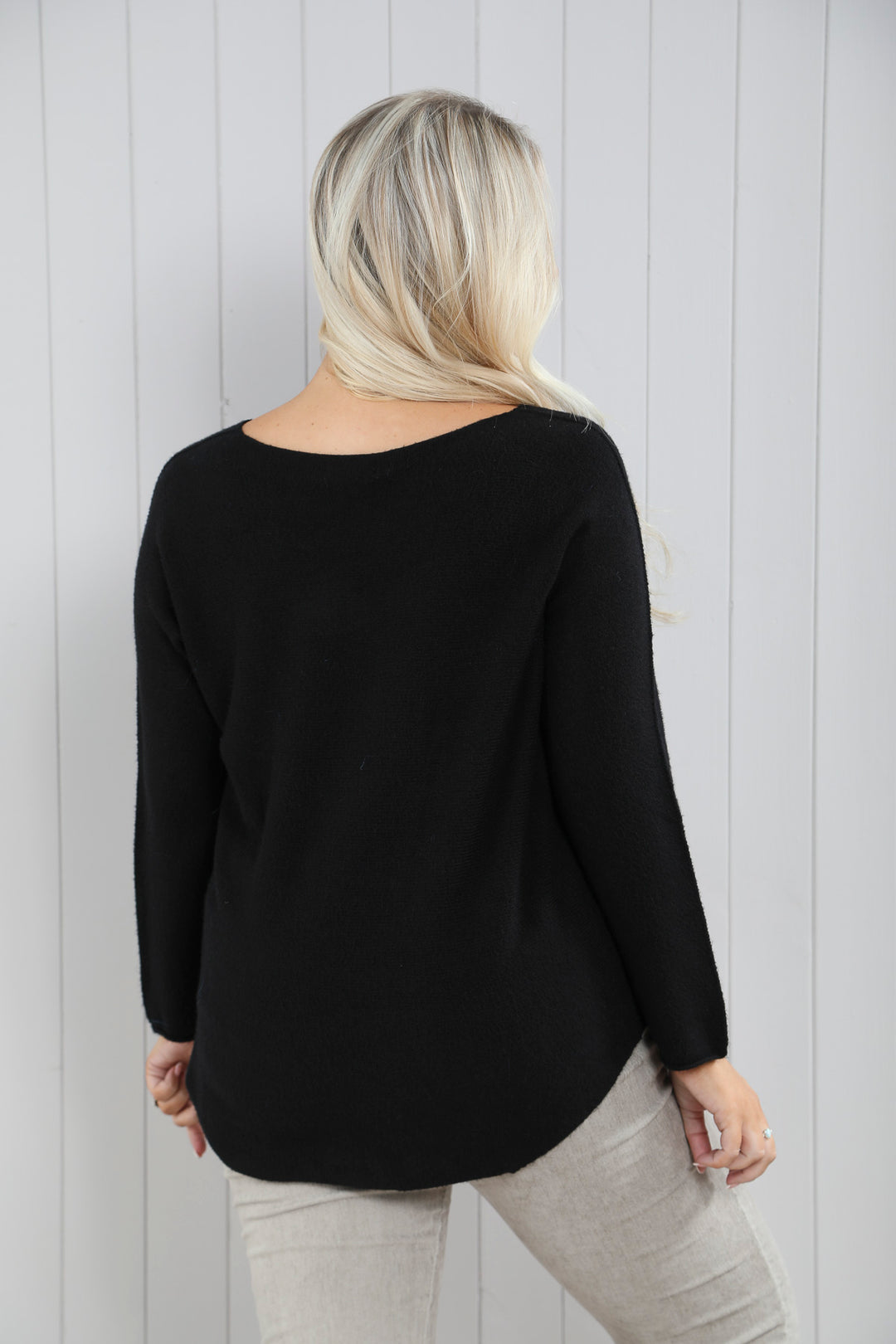 Anabelle V Neck Curve Black
