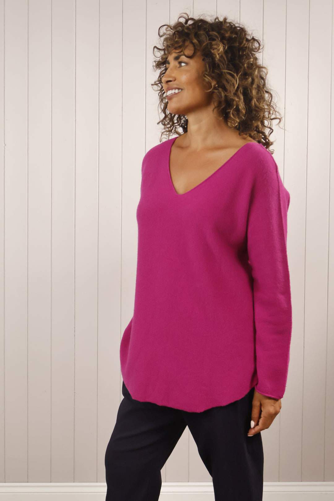 Anabelle V Neck Curve Magenta