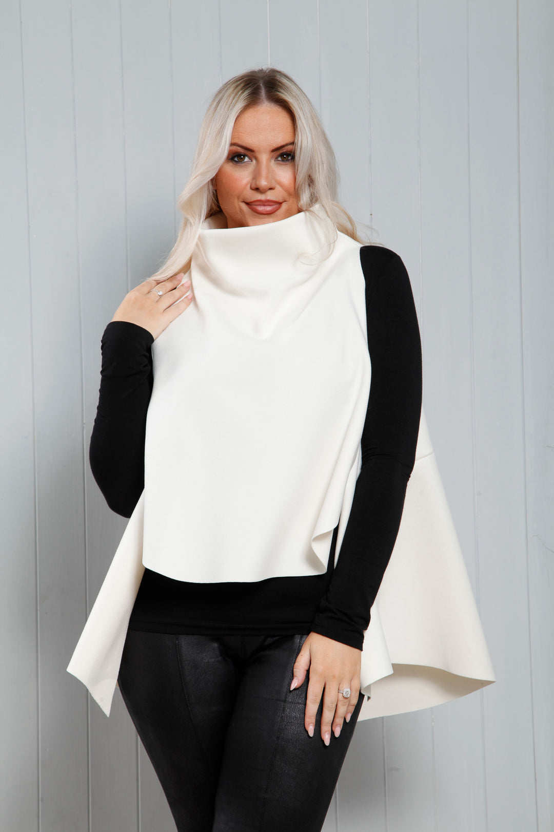 Louvaine Layering Top Cream