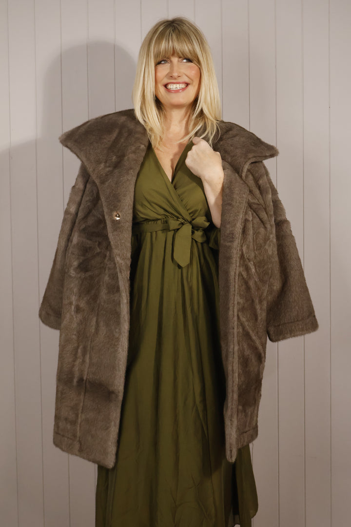 Audrey Faux Fur Coat Mocha