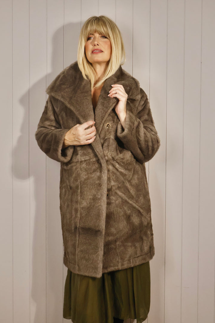 Audrey Faux Fur Coat Mocha