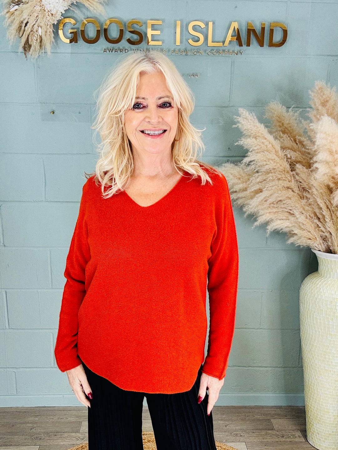 Anabelle v Neck Jumper Rust