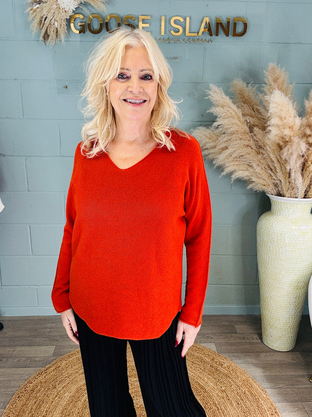 Anabelle v Neck Jumper Rust
