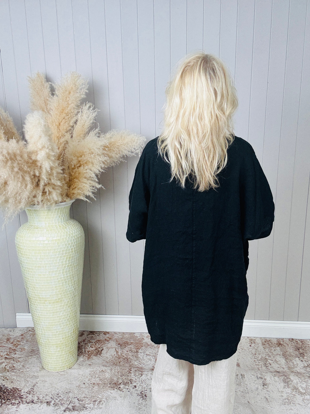 Linen Pocket V-Neck Top Black