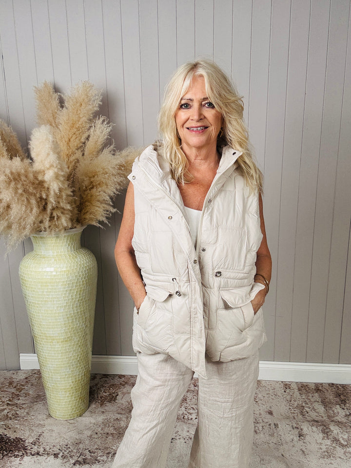 Short Hooded Gilet Cream