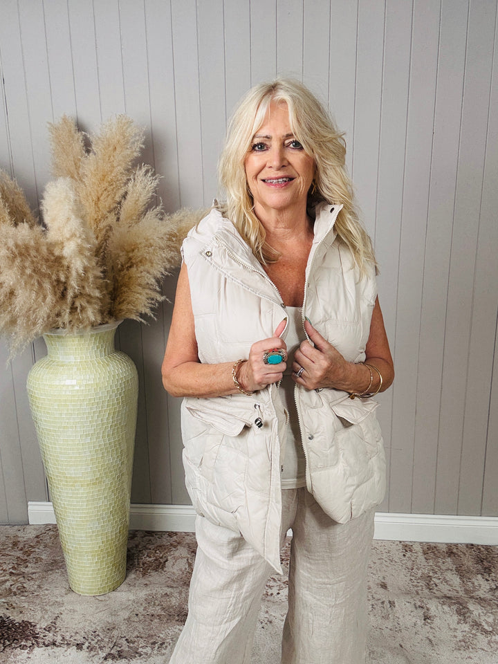 Short Hooded Gilet Cream