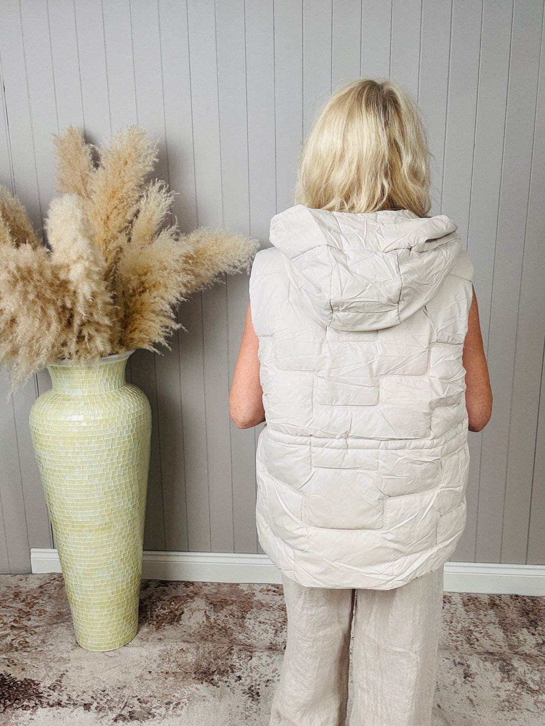 Short Hooded Gilet Cream