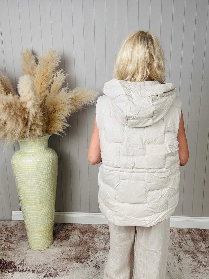 Short Hooded Gilet Cream