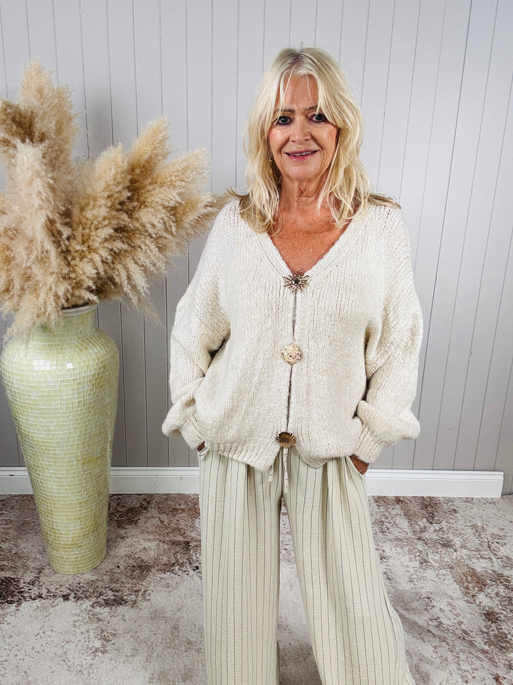 Sandy Brooch Cardigan Cream
