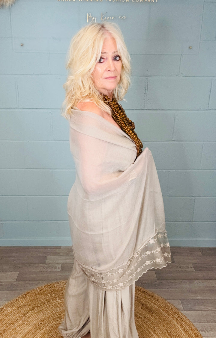 Vintage Lace Shawl Beige
