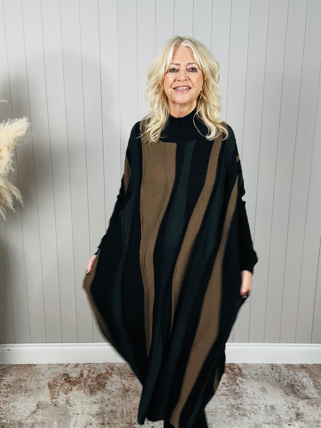 Ali Abstract Stripe Dress Black