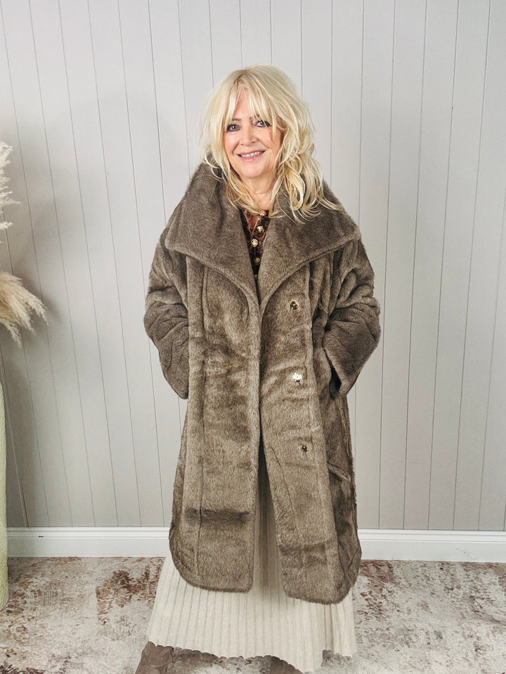 Audrey Faux Fur Coat Mocha