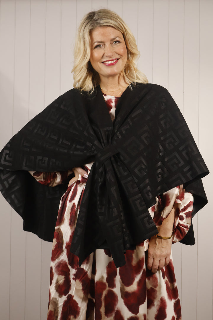 Suzetta Cape Black