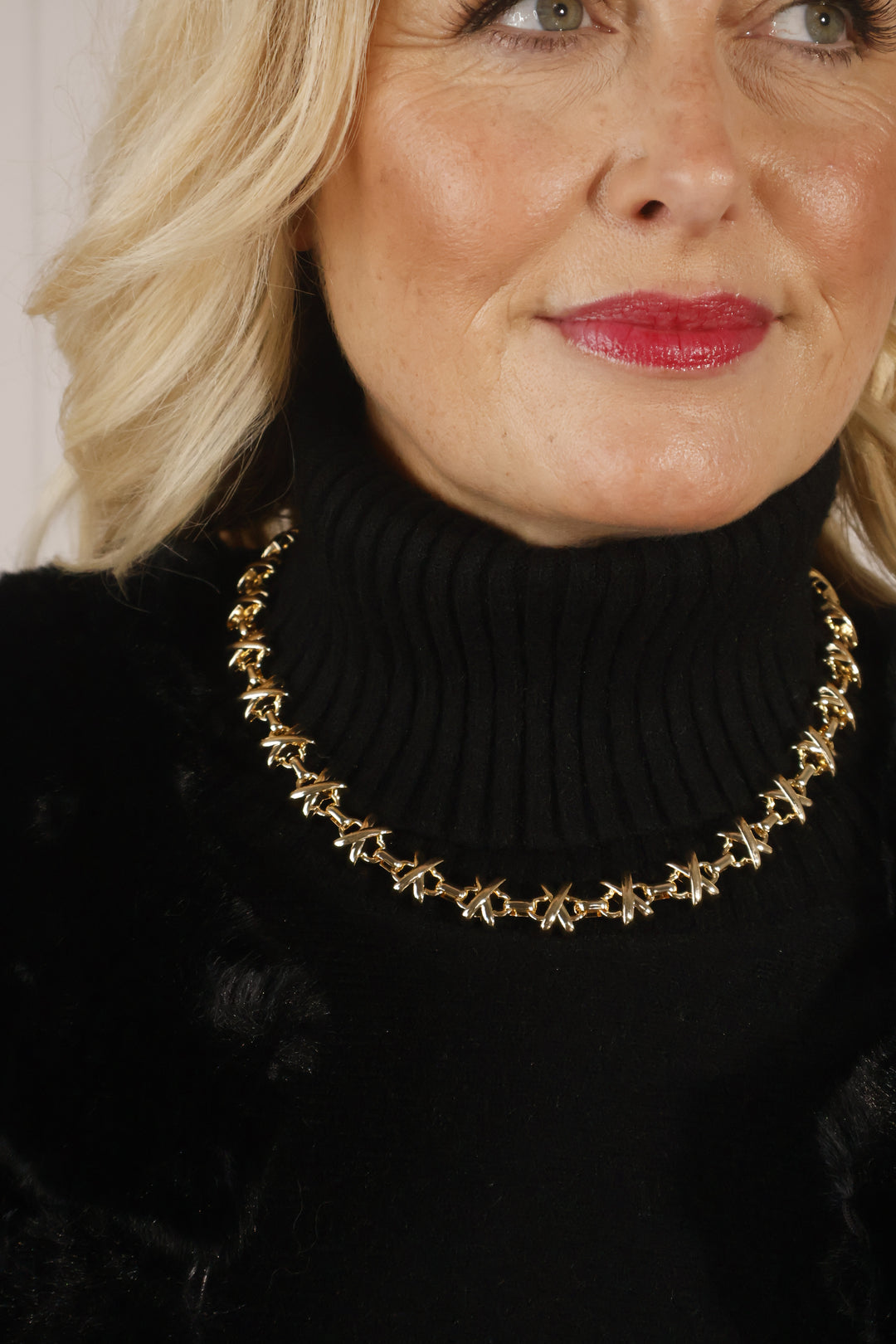 Sweet Kisses Necklace Gold