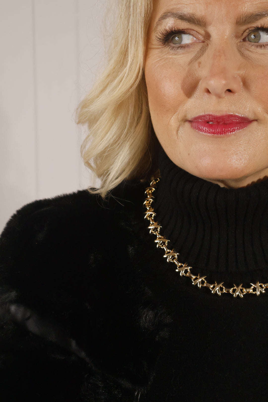 Sweet Kisses Necklace Gold