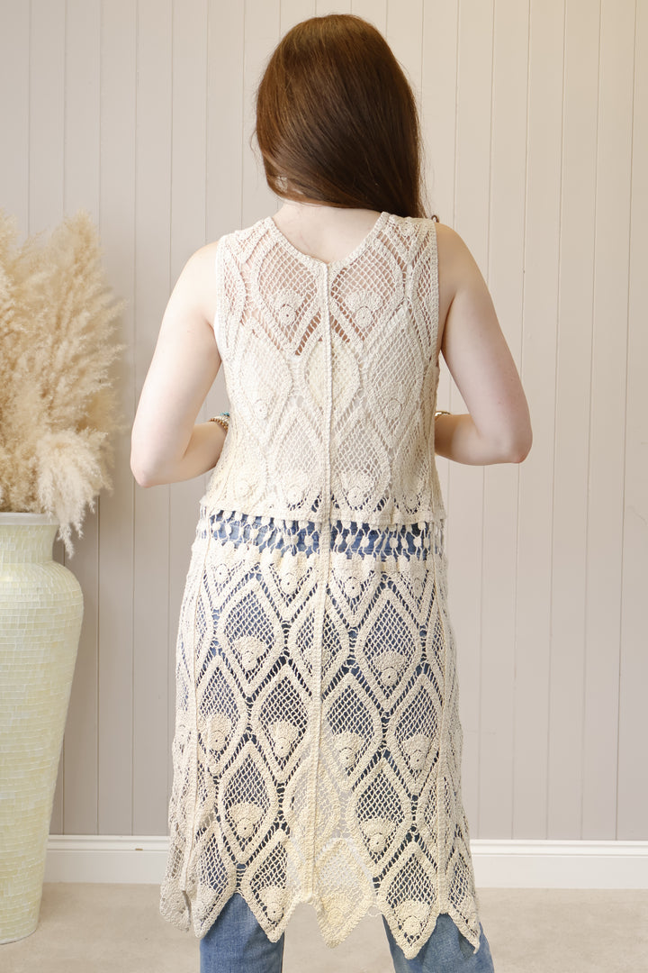 Sleeveless long crochet cardigan Beige