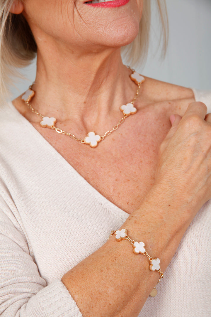 Celeste Clover Short Necklace White/Gold