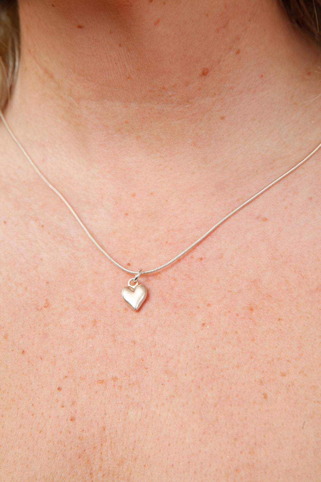 Dainty Heart Necklace Pale Gold