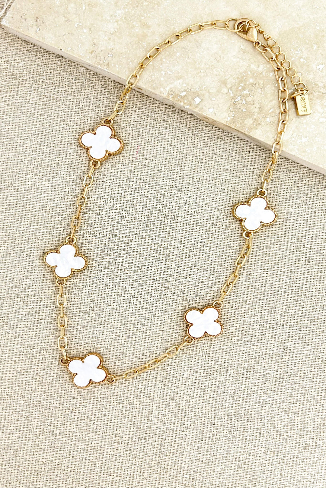 Celeste Clover Short Necklace White/Gold